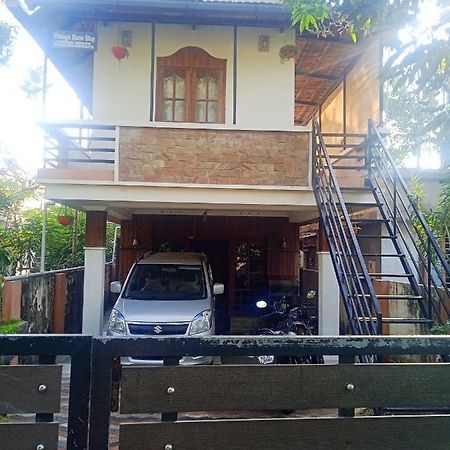 Vintage Inn Homestay Cherai Beach ภายนอก รูปภาพ